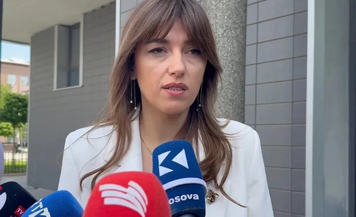Albulena Haxhiu premton të tërhiqet nëse nuk merr 61 vota për kryetare Kuvendi