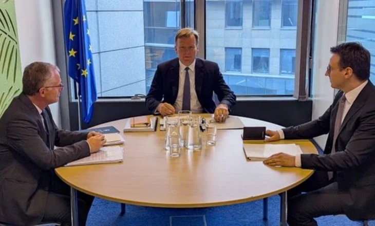Analiza: A ka qeveria në detyrë e Kosovës legjitimitet për dialog me Serbinë?