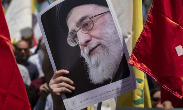 Analiza e “The Economist”: A mund të shembet regjimi i “urryer” i Iranit?