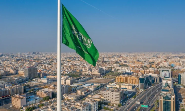 Arabia Saudite bën thirrje për ulje të tensioneve pas sulmeve amerikane ndaj Iranit