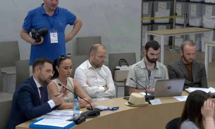 “Arjan Ndojës i janë shtuar votat”, Aulon Kalaja dorëzon provat dhe kërkon rinumërim në Durrës: S’po e bëj për mandat, por për transparencë
