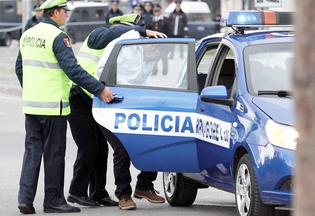 Arrestime, bllokime makinash dhe mbi 14 mijë gjoba nga Policia Rrugore gjatë javës së fundit
