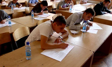 As 30 minuta nga nisja e provimit, dalin tezat e provimit të matematikës