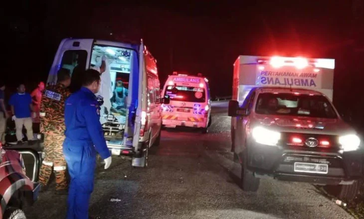 Autobusi përplaset me një furgon, ndërrojnë jetë 15 studentë! Mbi 30 të plagosur