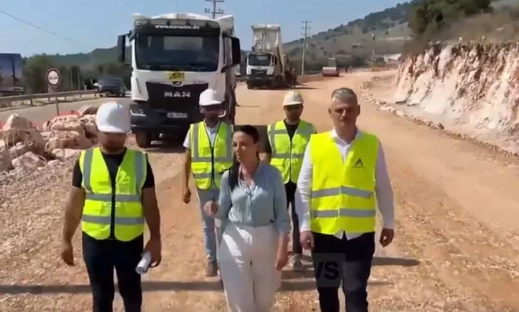 Balluku inspekton zgjerimin e rrugës hyrëse në Ksamil: Është realizuar 30% e punës