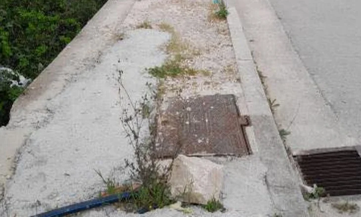 Banorët e lagjes nr. 1 në Sarandë: Fëmijët tanë janë në rrezik! Kërkojmë urgjentisht kangjella mbrojtëse