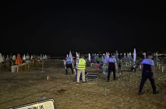 Bashkia e Durrësit aksion për lirimin e plazheve publike