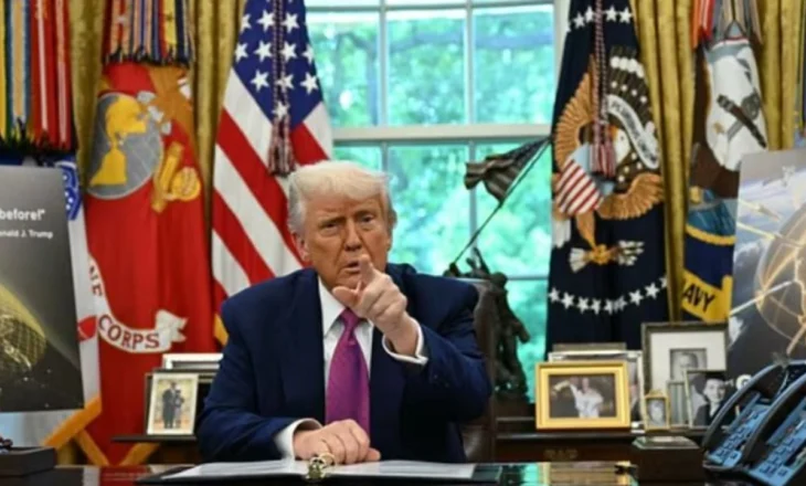 BE-ja pranë një marrëveshjeje historike tregtare me SHBA-në, Trump paralajmëron deportime masive në qytetet kryesore amerikane