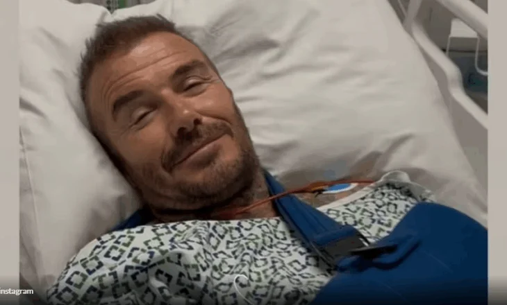 Beckham fotografohet në një shtrat spitali; fajin e ka dëmtimi i 22 viteve më parë