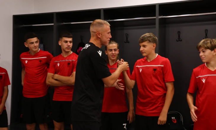 Bekim Balaj viziton “Elite Youth Development Academy”, zhvillon seancë stërvitore & takim të hapur me futbollistët e rinj