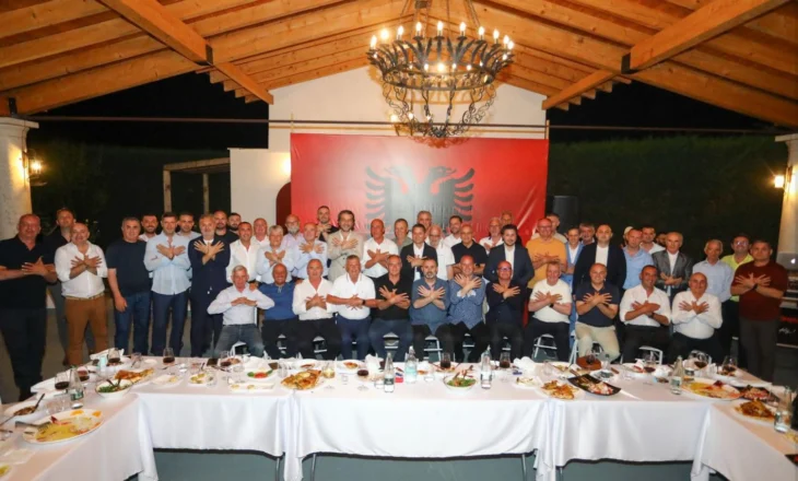 Ben Blushi në darkën e Pjerin Ndreut si në një Kuvend Lezhe