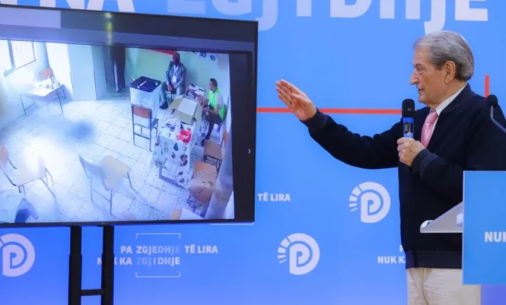 Berisha publikon VIDEO: Ja si komisioneri fut dorën e tij të zezë në kutinë e votimit