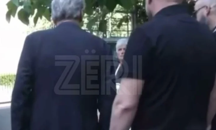 Berisha shkon në SPAK, e “presin” protestuesit për Gjipenë, kryedemokrati: Dora e mafies është kudo!