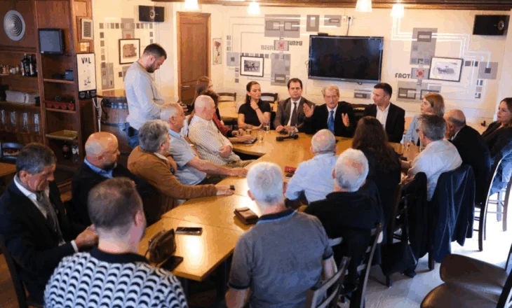 Berisha takon disa njerëz në Bruksel: Në Shqipëri janë ca Troplinë që kanë marrë portin e Durrësit