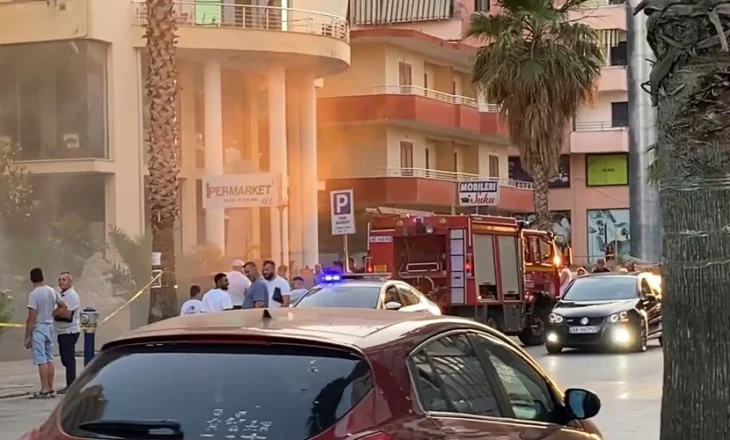 Bie zjarr në një pallat 12-katësh