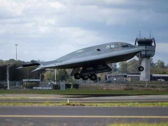 Bombarduesit amerikanë B-2 në Diego Garcia, “mesazh” për Iranin?