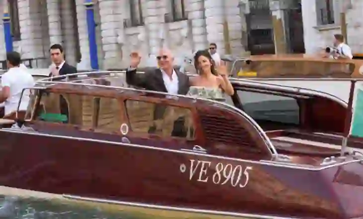 “Brenda” darkës së Jeff Bezos dhe Lauren Sanchez: Menuja italiane, atmosfera dhe puthjet e çiftit