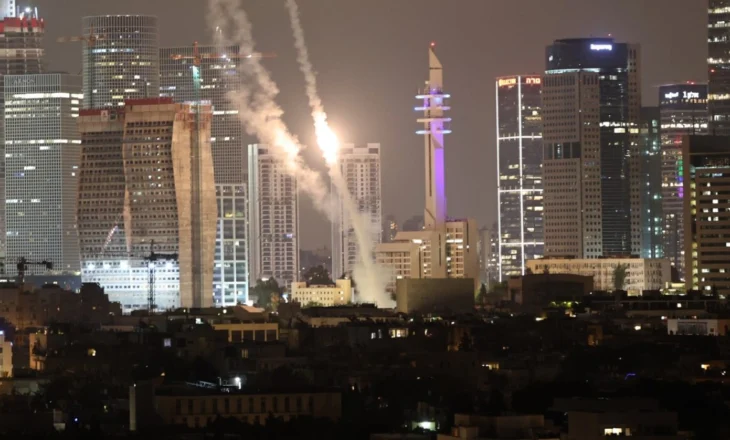 Breshëri sulmesh me raketa nga Irani, raportohen viktima dhe mbi 200 të plagosur e të zhdukur në Izrael! Dëmtime në rafineri në Teheran