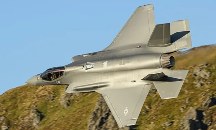 Britania do të blejë 12 avionë amerikanë që mund të hedhin bomba bërthamore