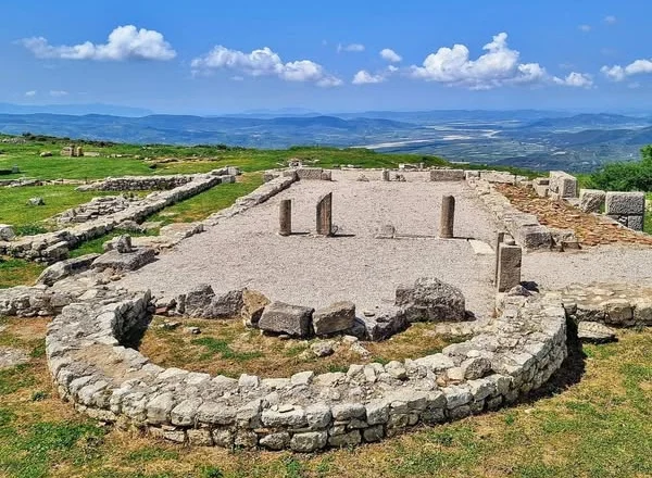 “Bylisi krenaria ilire mbi Vjosë”, Rama poston fotot: Një qendër zhvillimi dhe edukimi