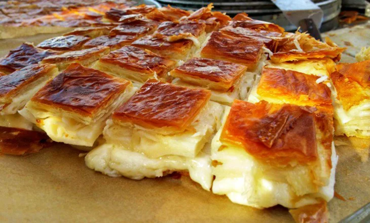 Byrek me Krem Djathi – Shije Unike nga Duart e Amvisave  