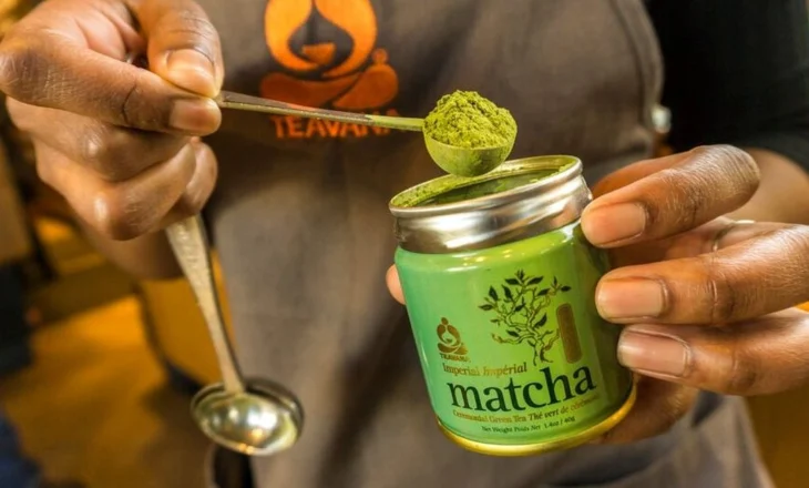 Çaji matcha: “Mania” globale për pijen e mrekullueshme po rrit çmimet