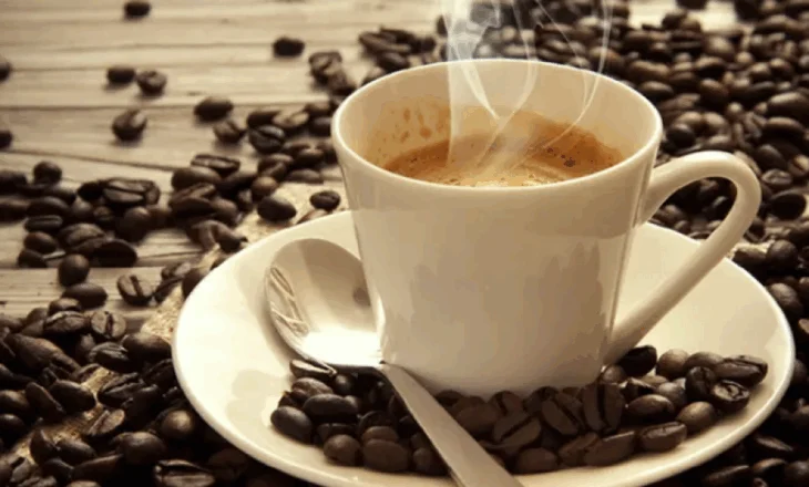 Çfarë duhet të dini para se të pini kafe me stomak bosh