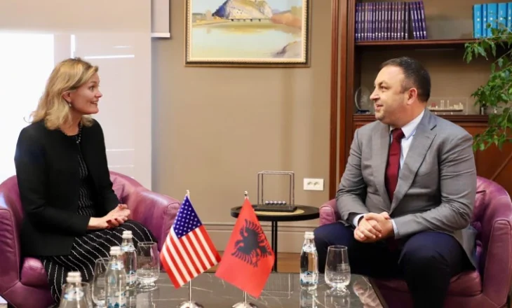 Çfarë po ndodh në Tiranë?/ E dërguara e SHBA shkon në zyrën e ministrit të Brendshëm, zbardhen diskutimet