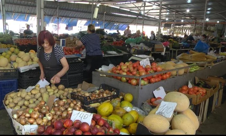 Çmimet e kripura të fruta-perimeve, fermerët: Nuk nxjerrim as shpenzimet, tregtarët abuzojnë! 