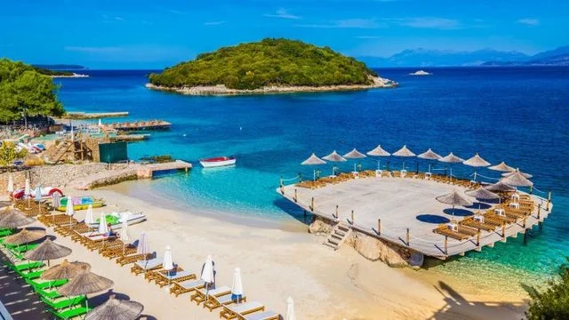 “Daily Mail”: Vizitoni Ksamilin, destinacionin bregdetar magjepsës në Shqipëri