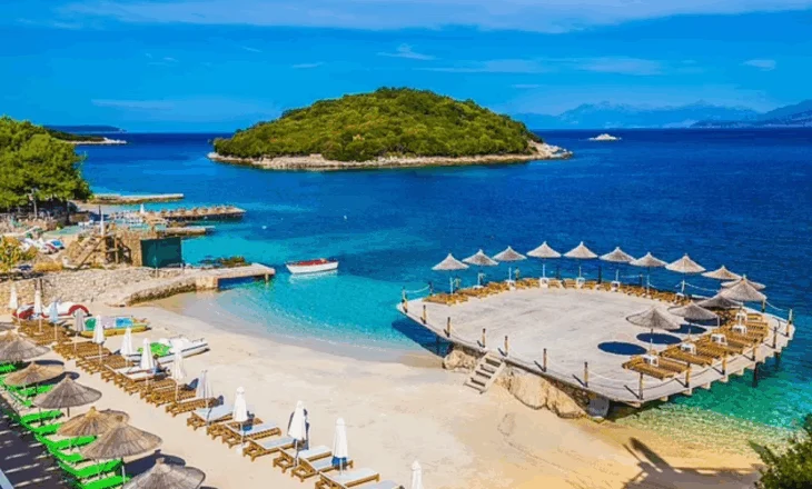 “Daily Mail”: Vizitoni Ksamilin e Shqipërisë, destinacioni parajsor i quajtur “Maldivet e Evropës”