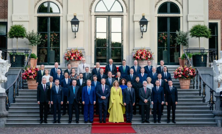 Darkë në Familjen Mbretërore për liderët e NATO-s në Hagë, Edi Rama ndan pamjet