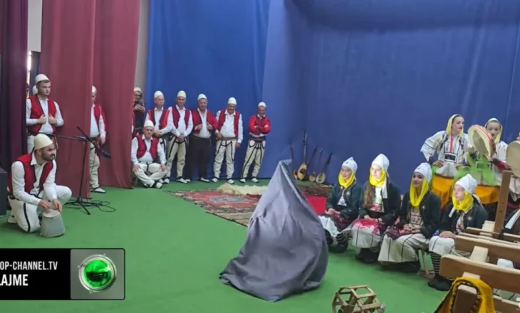 Dasma hasiane/ Rituali autentik, veshjet popullore dhe muzika tradicionale u kthyen në spektakël