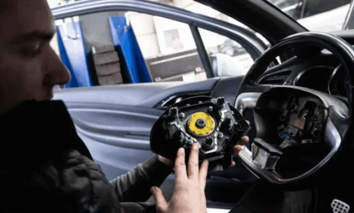 Defekti vdekjeprurës i airbag-ut, Franca tërheq nga tregu 2.5 milionë makina