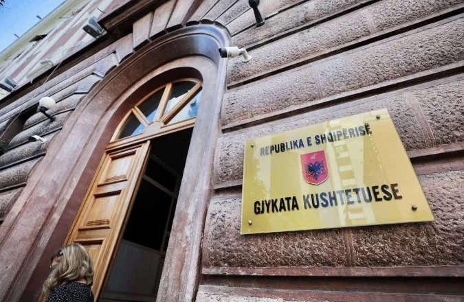 Deklaratat e politikanëve ndaj drejtësisë, Kushtetuesja: E papranueshme!
