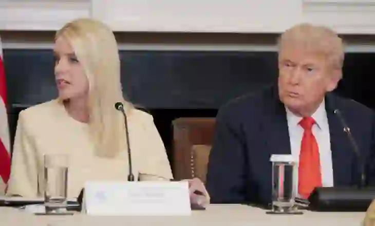 Demokratët kërkojnë hetim për Trump nëse është në dosjet e Epstein