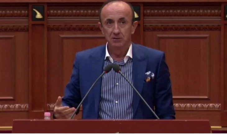 “Deputetët e vjetër si gurë varri në politikë”, Sula largohet nga Kuvendi me ironi:PS-së i është mërzitur pushteti,po..