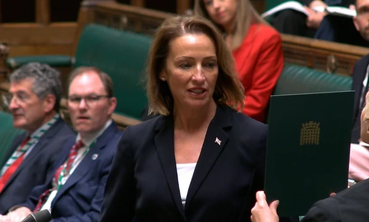 Deputetja bën thirrje për ndalimin e burkës në Britani, si reagoi Keir Starmer