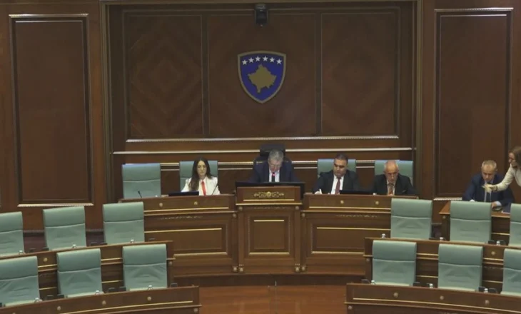 Dështon sërish seanca konstituive, komisioni për votim i merr 45 vota