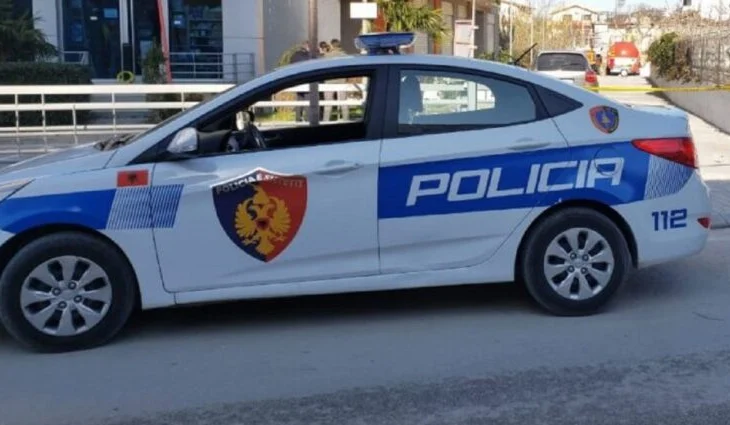 Digjen katër rulota në Tiranë, informacionet e para