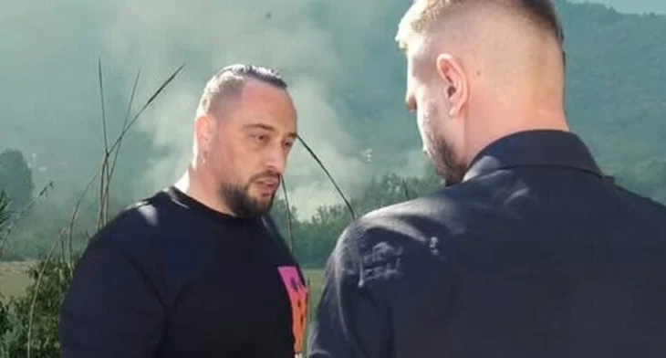 Digjen plehrat e Shijakut, kryetari xhiro me Range: Nuk meritoni asnjë përgjigje
