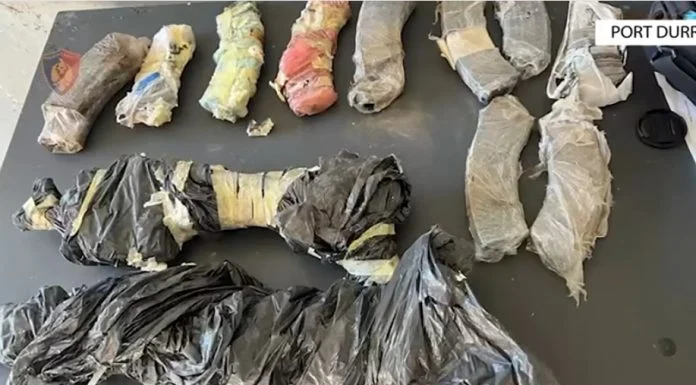 Do dërgohej në Kongo, gjendet “Land Roveri” plot armë dhe fishekë në portin e Durrësit