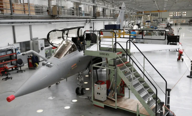 Do i blejë nga Franca, Serbia merr gati 2 miliardë euro hua për të paguar avionët Rafale