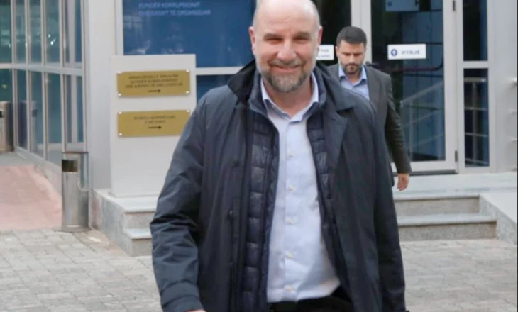 Dosja e zezë e Dritan Agollit: Drejtori i FSHZH-së me firmë private që merr tendera publikë, çfarë fshehu në…