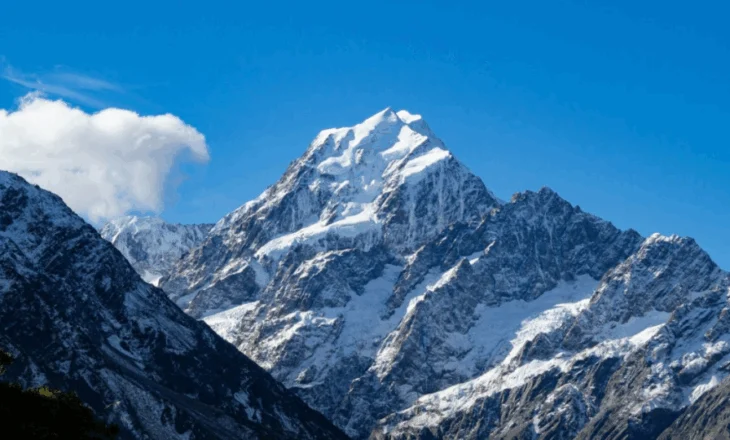 Dronët e kësaj kompanie teknologjike arrijnë të pastrojnë ndotjet në Everest