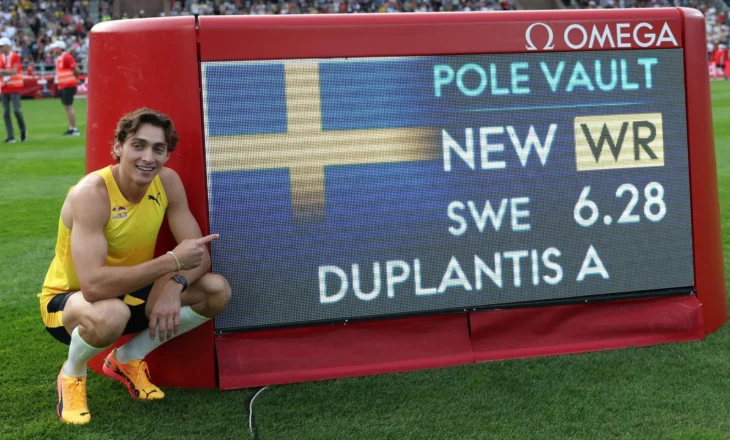 Duplantis vijon të “fluturojë”, vendos rekord të ri botëror në garën e kërcimit me shkop