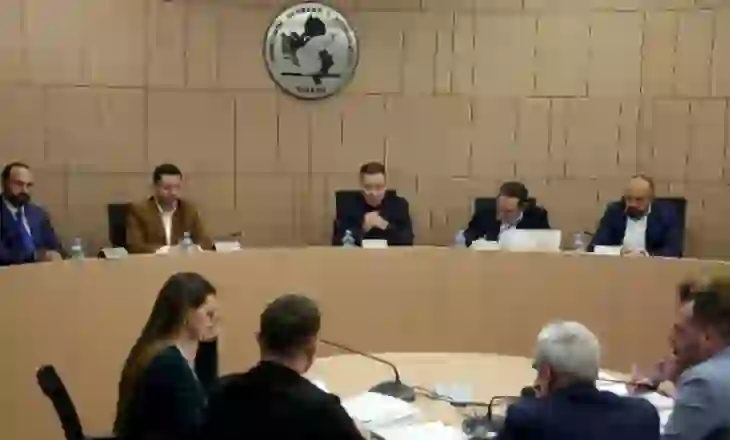 Dy anëtarë të KAS vendosin hapjen e 229 kutive në gjithë vendin/ Ja dyshimet e Partisë Demokratike