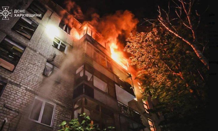Dy të vdekur dhe gjashtëdhjetë të plagosur pas sulmeve ruse në Kharkiv