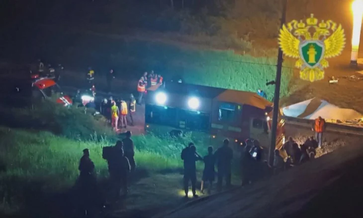 Dyshimet për sabotim, shtatë të vdekur nga shembja e urës në Rusi