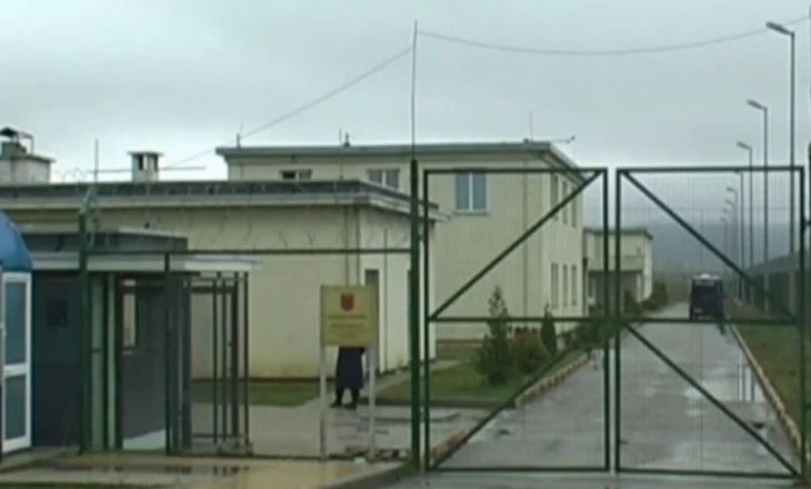 Dyshohet se fuste drogë në burg, arrestohet polici në Drenovë